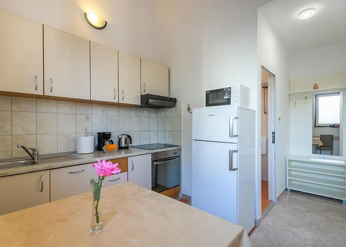 Nena בית הארחה זאדאר