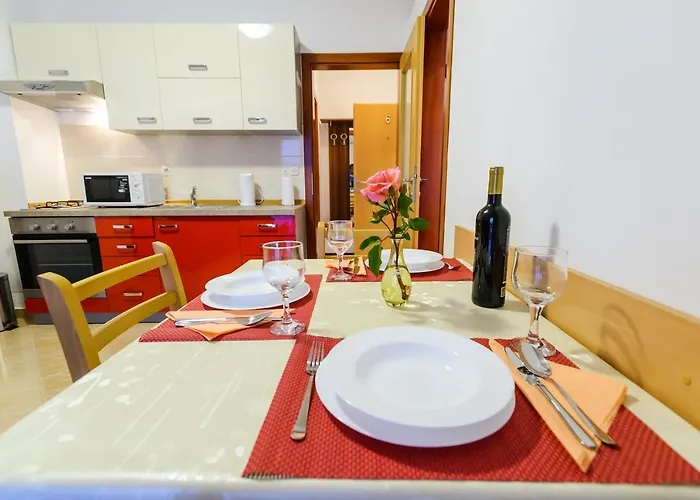 Nena בית הארחה 4*