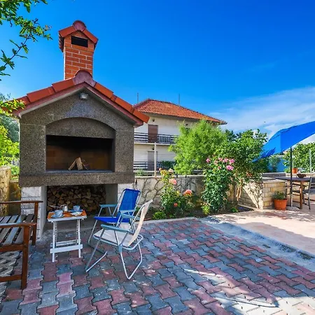 Nena بيت ضيافة زادار