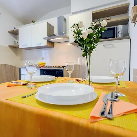 Nena بيت ضيافة زادار