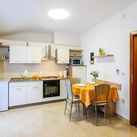 Nena بيت ضيافة 4*